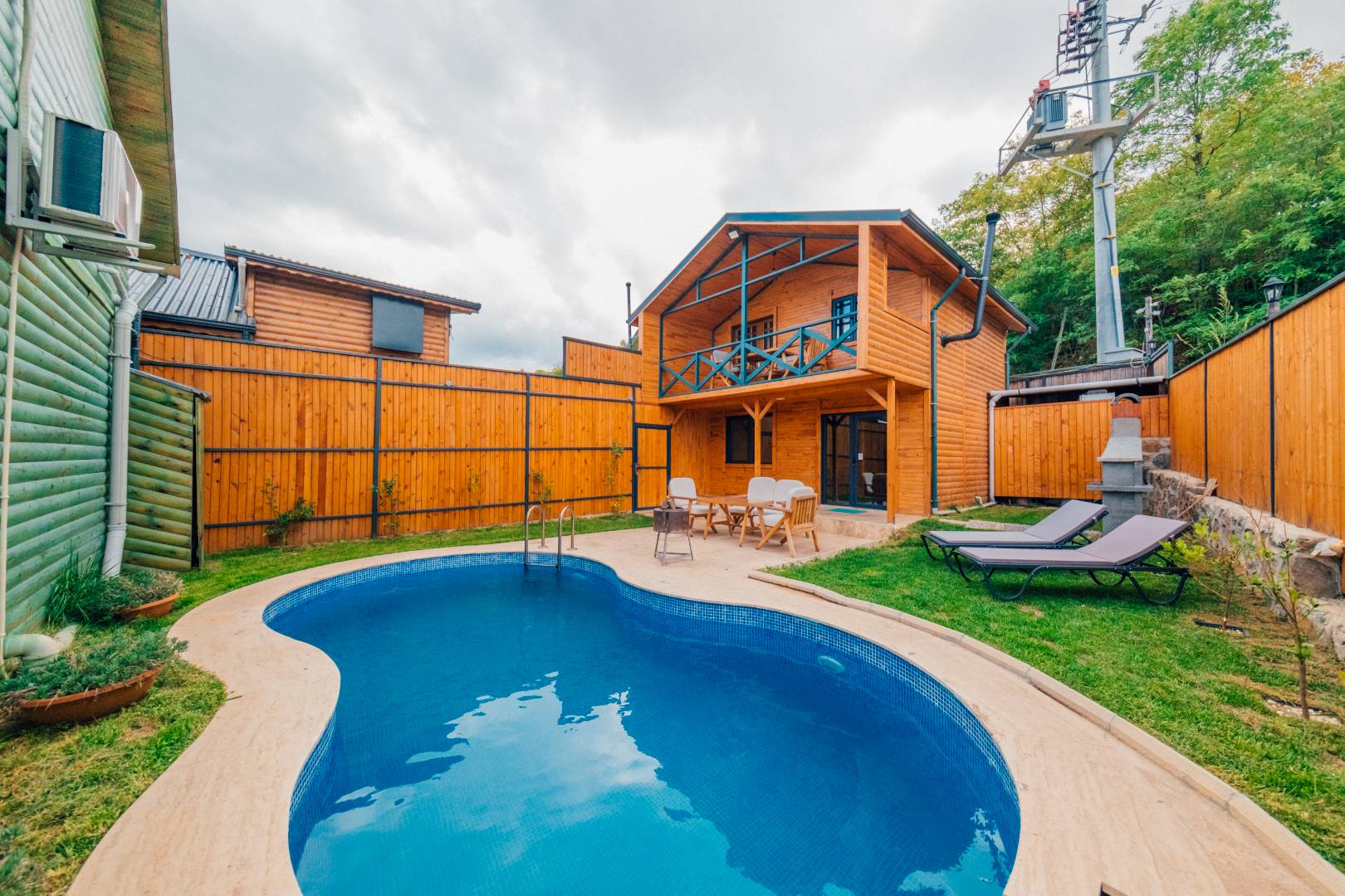Sapanca Nailiye'de Geniş Bahçeli, Özel Havuzlu, Kiralık Bungalov - Sapanca / Nailiye