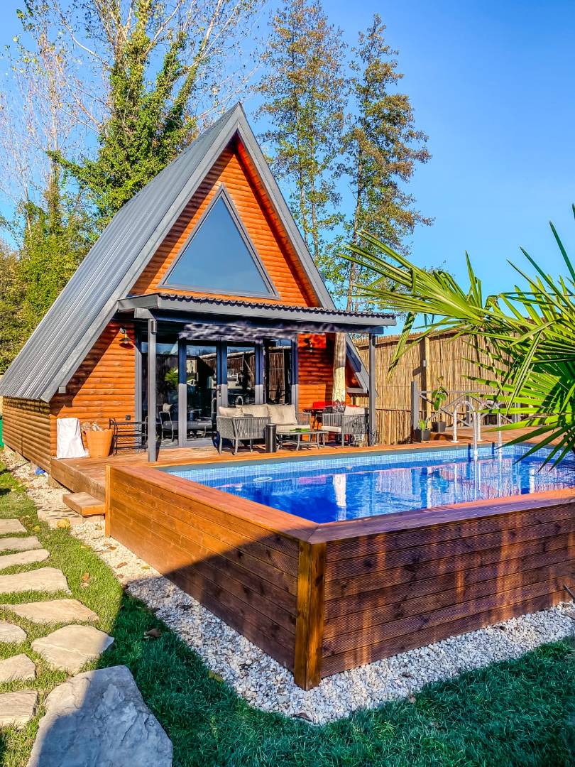 Sapanca Rüstempaşa'da Isıtmalı Havuzlu, Kahvaltı Dahil, Kiralık Bungalov - Sapanca / Rüstempaşa