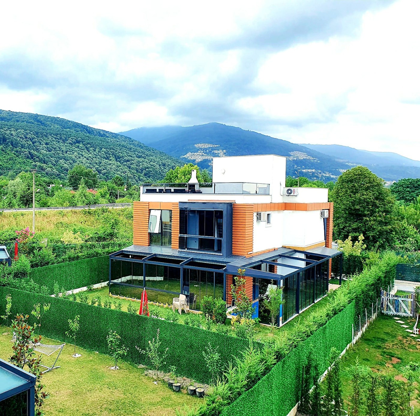 Sapanca Rüstempaşa'da Muhteşem Doğada, Isıtmalı Havuzlu, Lüks Villa - Sapanca / Rüstempaşa