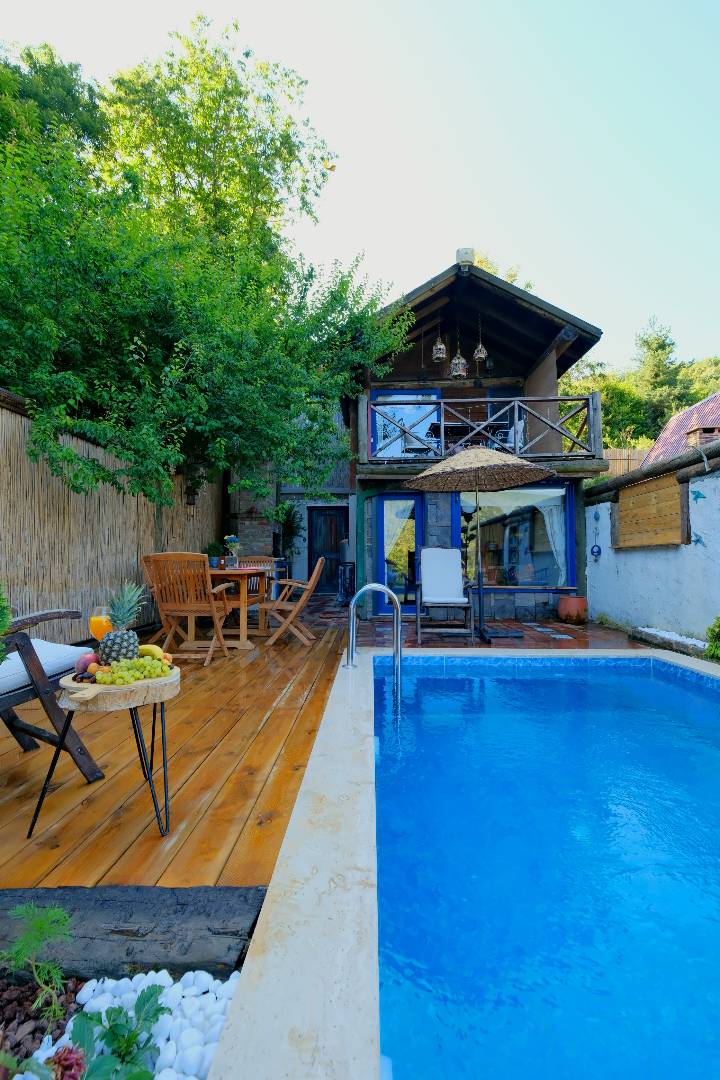 Sapanca Şükriye'de Doğayla İç İçe, Isıtmalı Havuzlu, Kiralık Dağ Evi - Sapanca / Şükriye