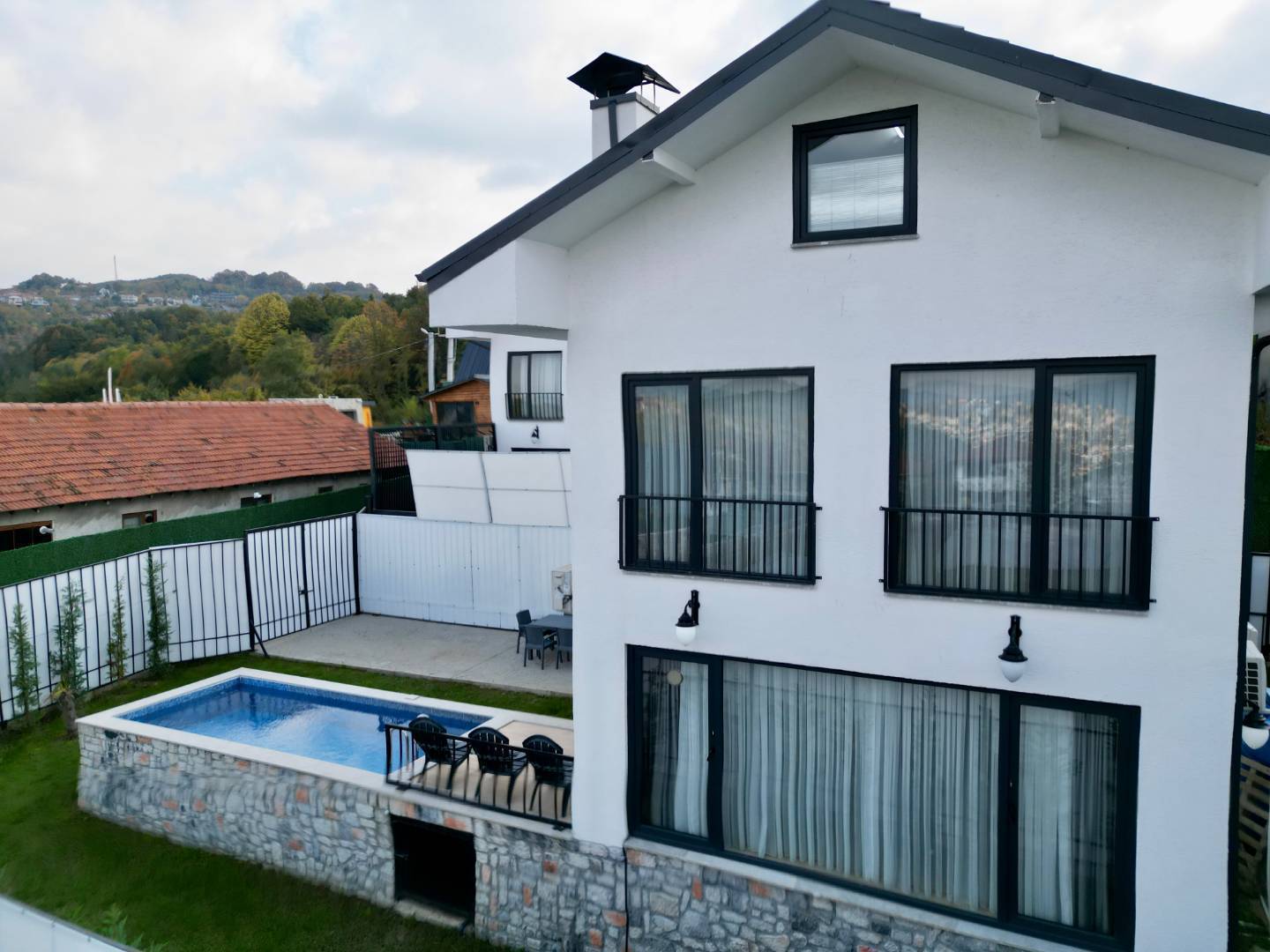 Sapanca Ünlüce'de Muhteşem Doğada, Özel Havuzlu, Modern Villa - Sapanca