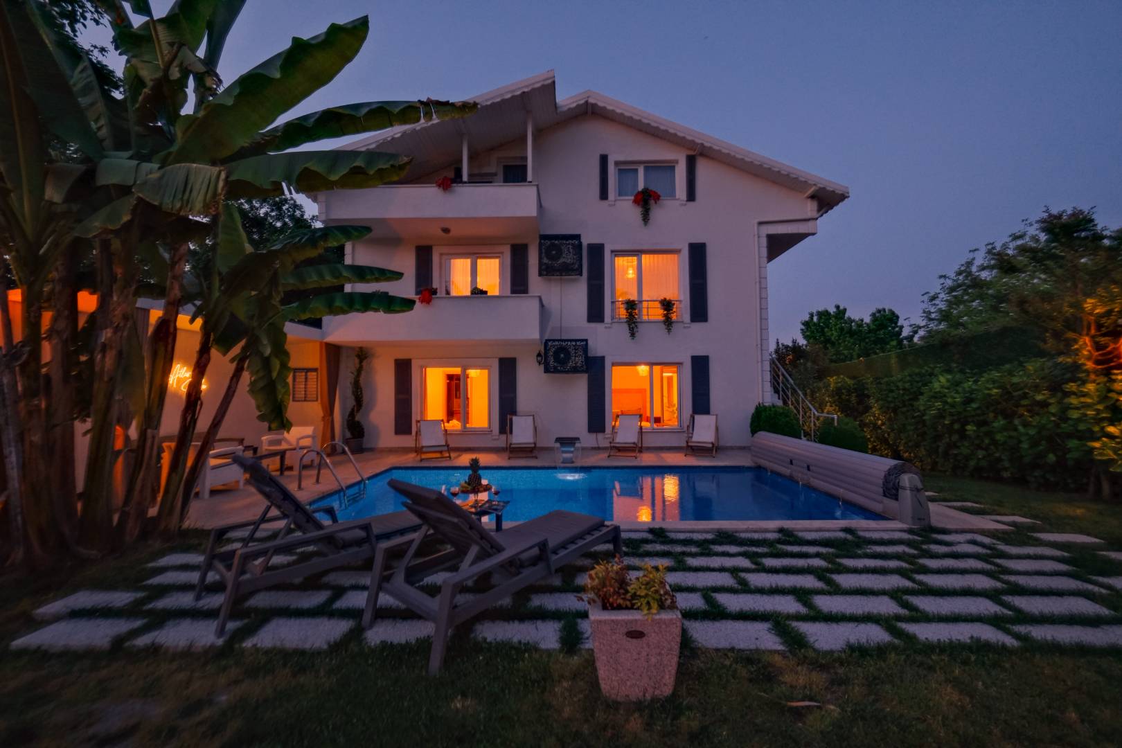 Sapanca Yanık'ta Geniş Bahçeli, Isıtmalı Özel Havuzlu, Lüks Villa - Sapanca / Yanık