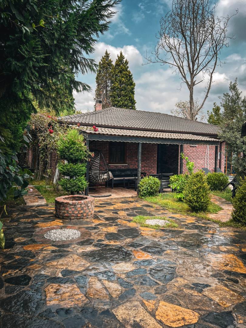 Sapanca Yanık'ta Jakuzili, Özel Havuzlu, Tuğla Villa - Sapanca / Yanık