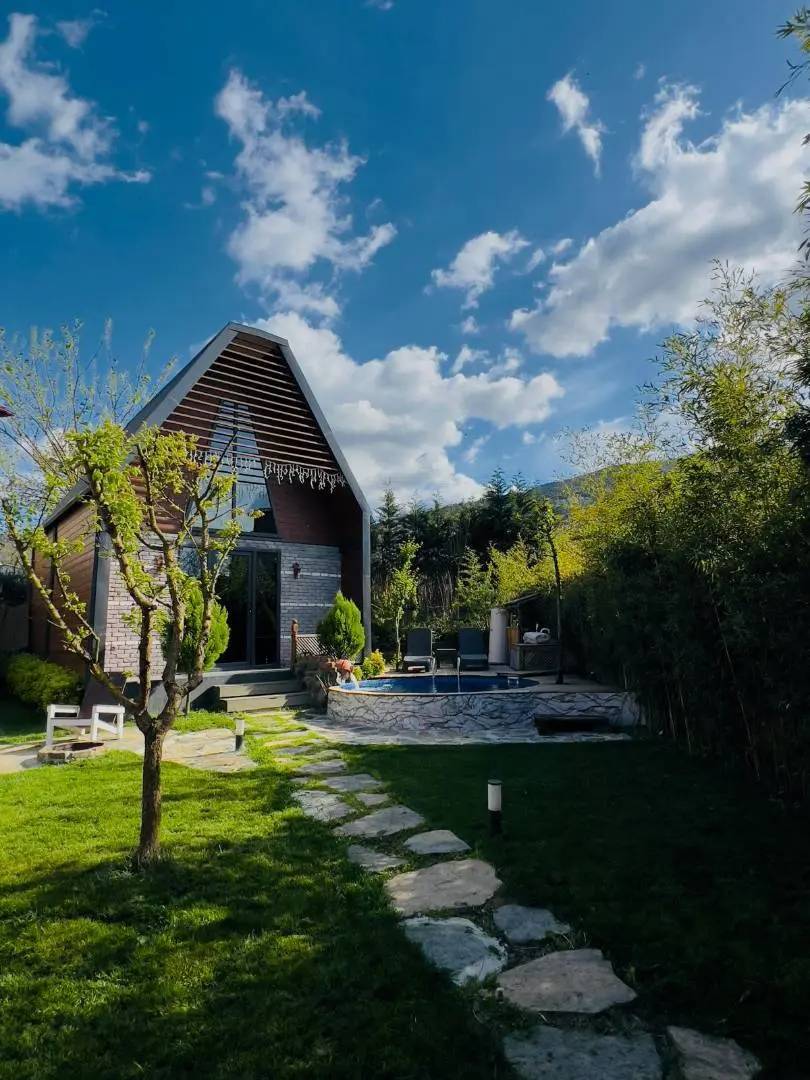 Sapanca Yanık'ta Merkezi Konumda, Isıtmalı Havuzlu, Modern Bungalov fotoğraf 2