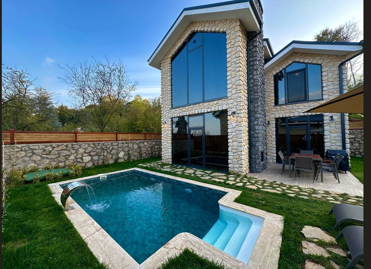 Sapanca Yanık'ta Tesis İçerisinde, Özel Havuzlu, Saunalı Villa - Sapanca / Yanık