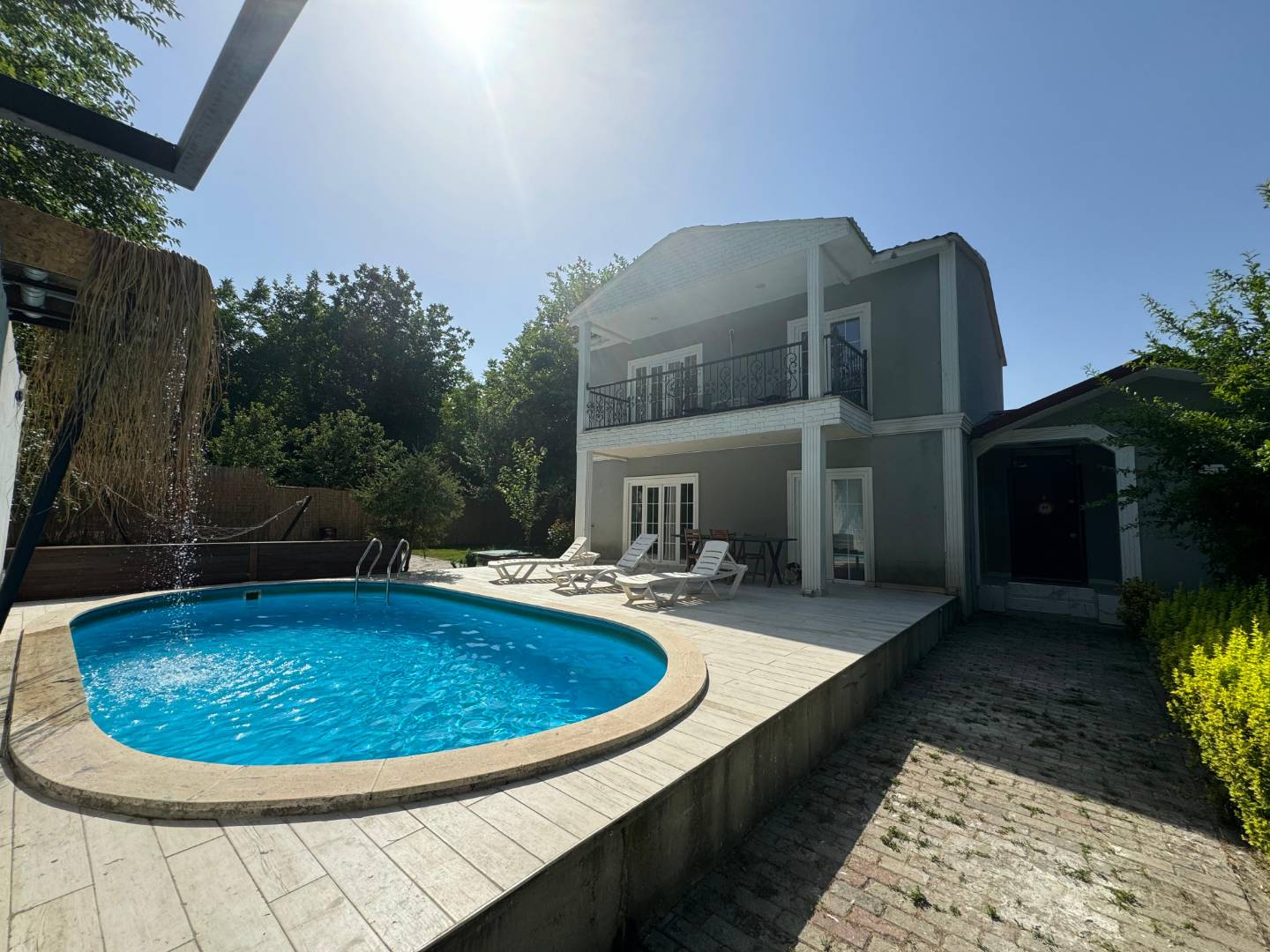 Sapanca Yanık'ta Yemyeşil Bahçeli, Özel Havuzlu, Geniş Villa - Sapanca / Yanık