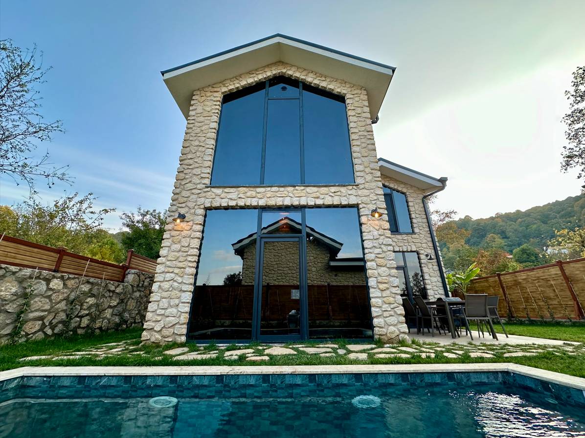 Sapanca Yanık'ta Yeşillikler İçerisinde, Özel Havuzlu, Modern Villa - Sapanca / Yanık