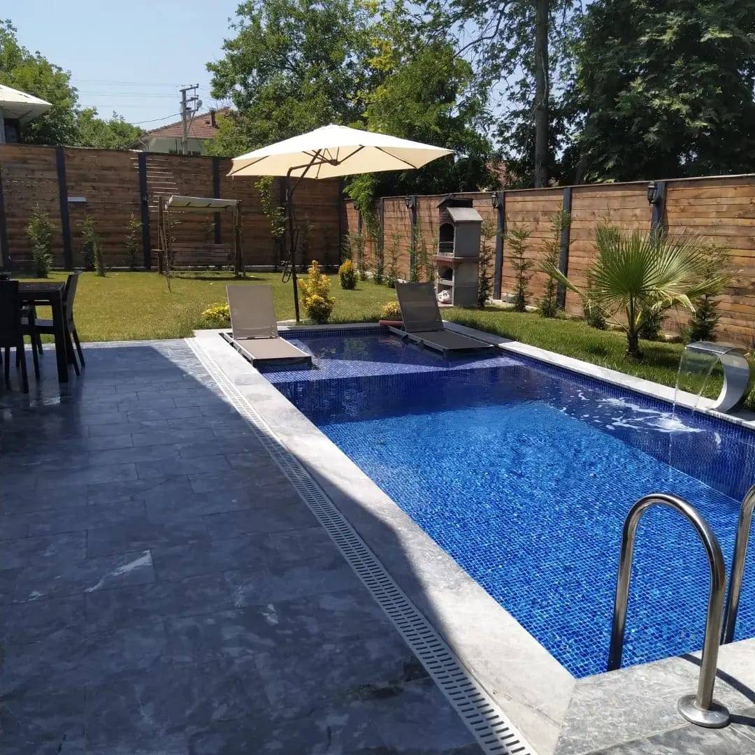 Sapanca Yeni'de Merkezi Konumda, Isıtmalı Havuzlu, Kiralık Bungalov fotoğraf 2