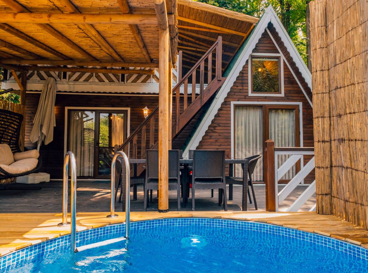 Sapanca'da Balayı Çiftlerine Uygun, Isıtmalı Havuzlu, Lüks Bungalov - Sapanca