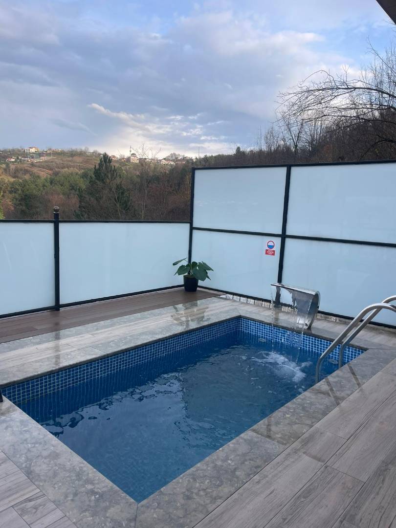 Sapanca'da Çekirdek Ailelere Uygun, Isıtmalı Havuzlu, 2+1 Bungalov fotoğraf 2