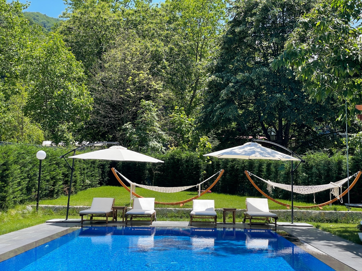 Sapanca'da Doğa Manzaralı Eşsiz Teraslı, Geniş Bahçeli, Şömineli Villa fotoğraf 3