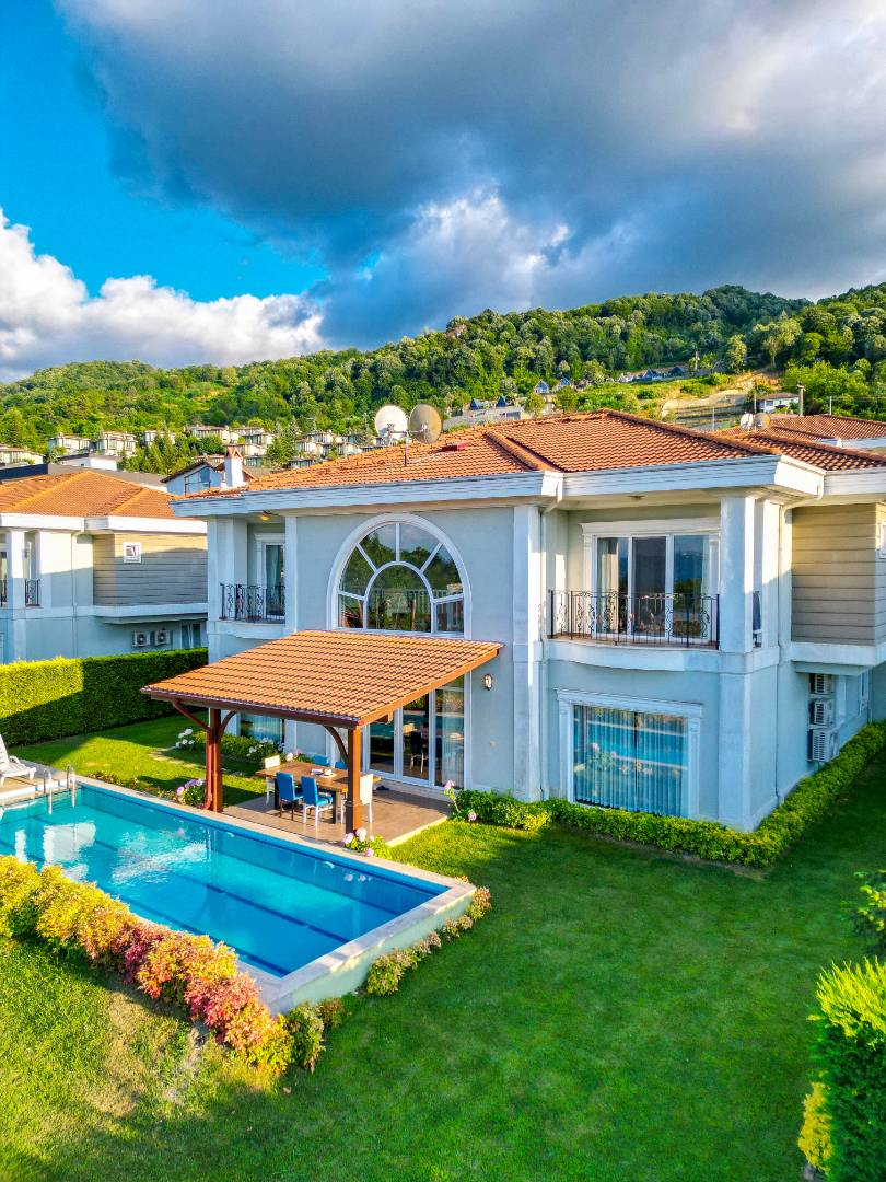 Sapanca'da Doğa Manzaralı, Özel Isıtmalı Havuzlu, Lüks Villa fotoğraf 2