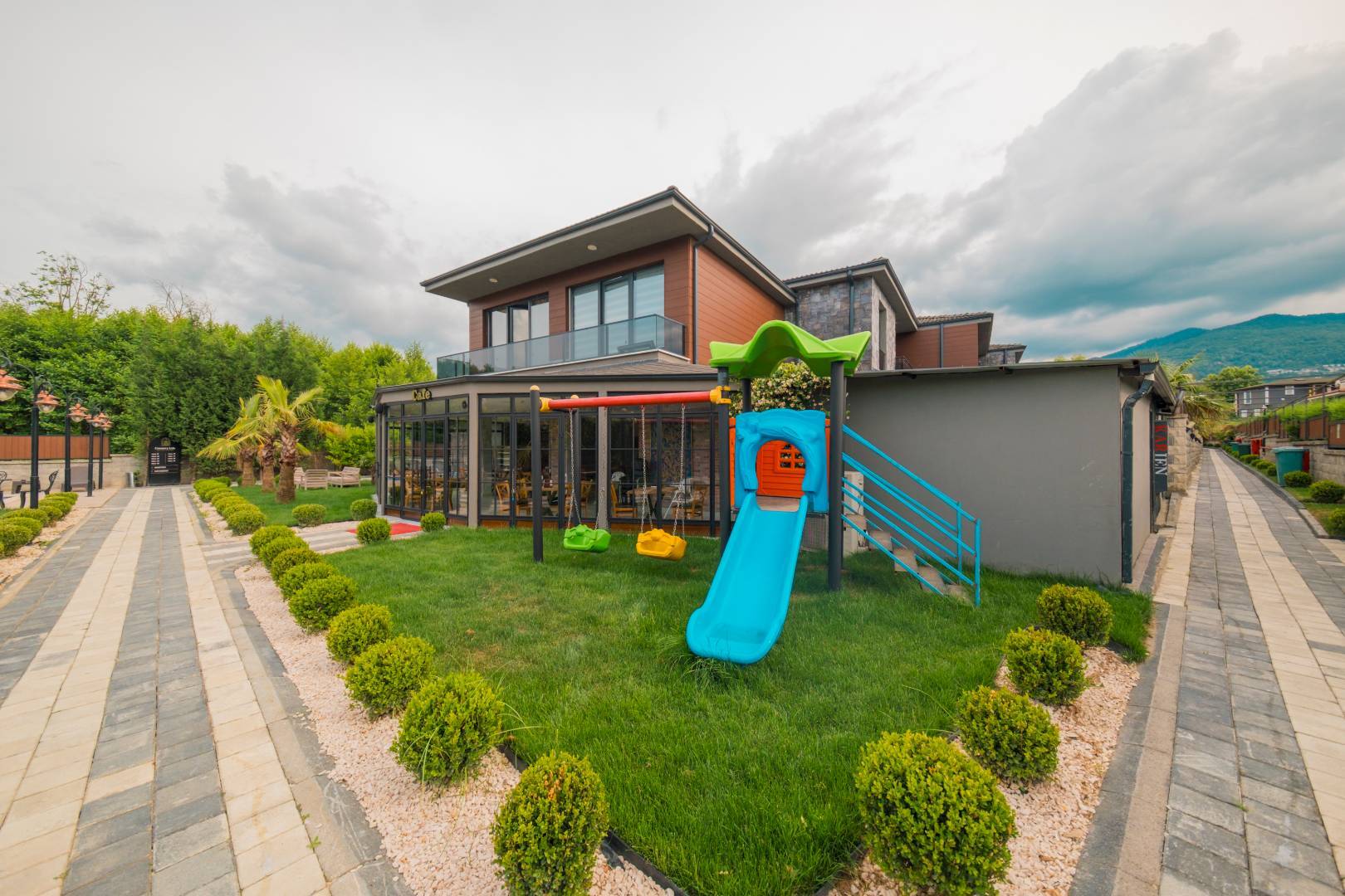 Sapanca'da Geniş Ailelere Uygun, Isıtmalı Havuzlu, Merkezi Villa - Sapanca / Merkez