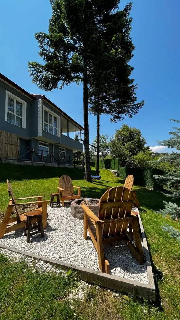 Sapanca'da Geniş Bahçeli, Isıtmalı Havuzlu, Kiralık Müstakil Villa - Sapanca
