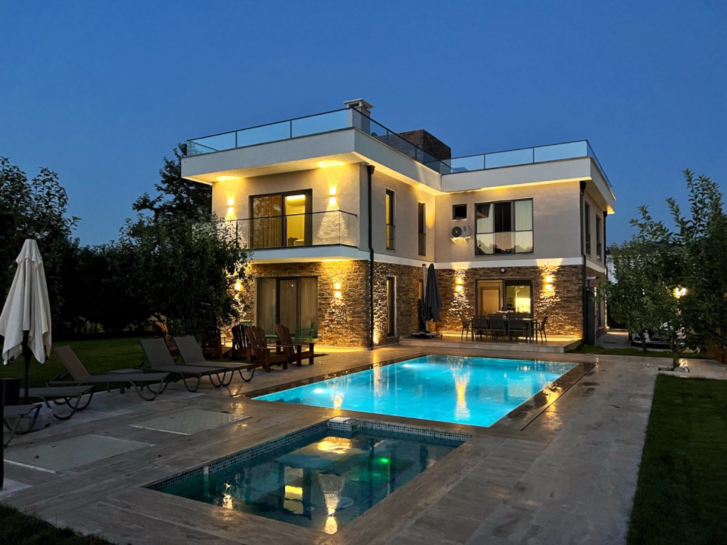 Sapanca'da Kalabalık Ailelere Uygun, Isıtmalı Havuzlu, Kiralık Villa fotoğraf 2