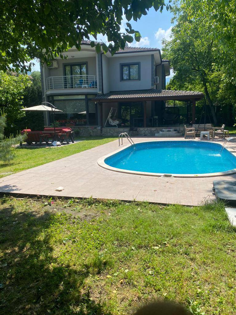 Sapanca'da Kalabalık Ailelere Uygun, Isıtmalı Havuzlu, Modern Villa fotoğraf 2