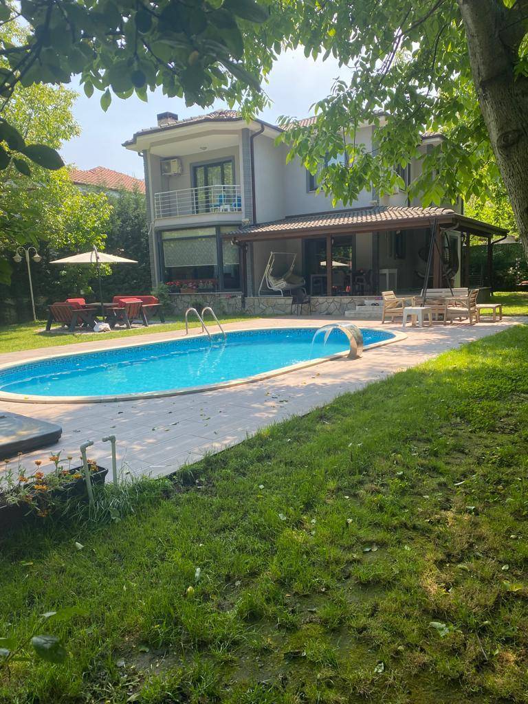 Sapanca'da Kalabalık Ailelere Uygun, Isıtmalı Havuzlu, Modern Villa fotoğraf 3