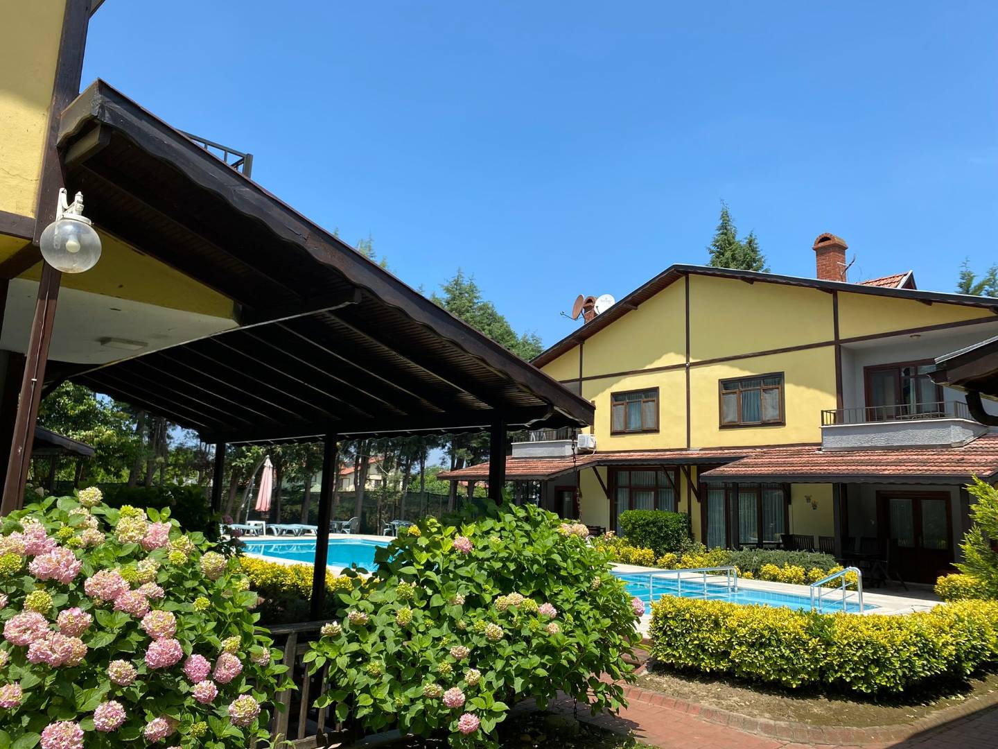 Sapanca'da Kalabalık Ailelere Uygun, Ortak Havuzlu, Konforlu Villa - Sapanca