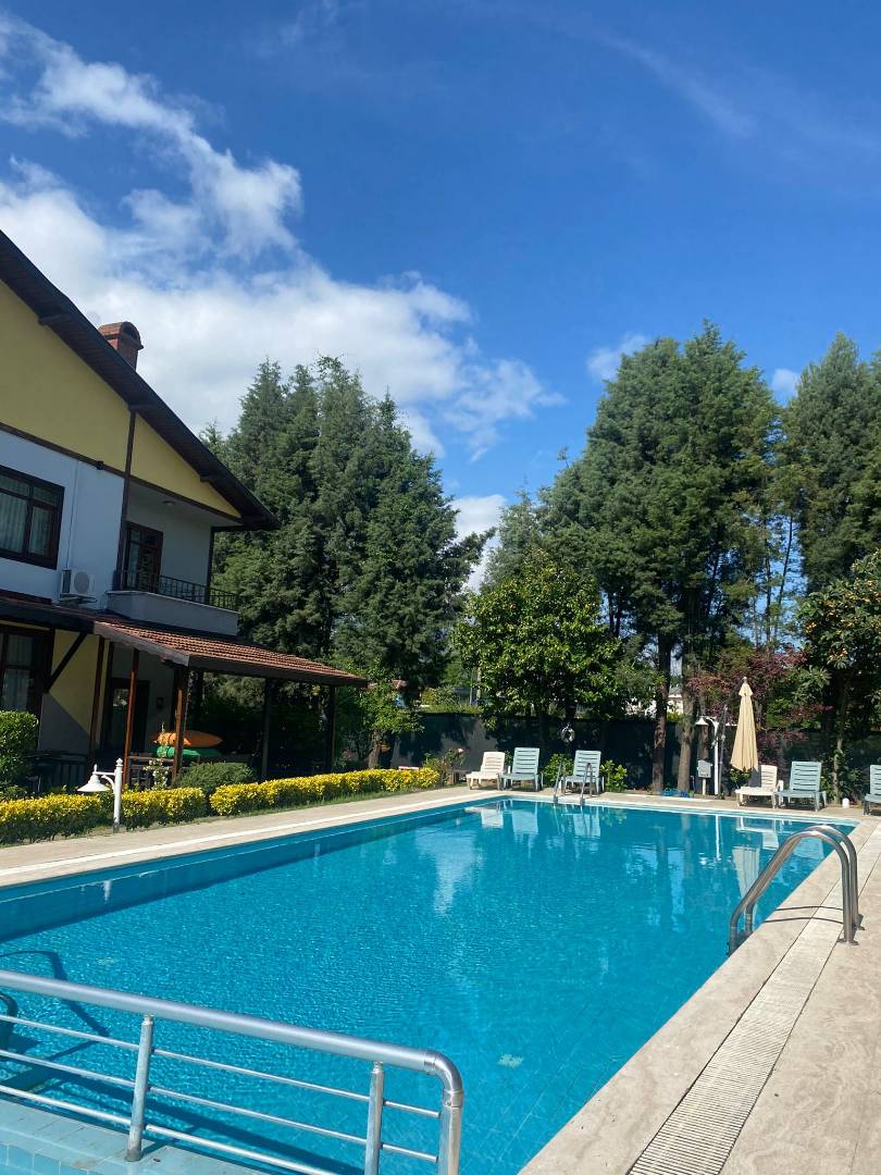 Sapanca'da Kalabalık Ailelere Uygun, Ortak Havuzlu, Konforlu Villa fotoğraf 3