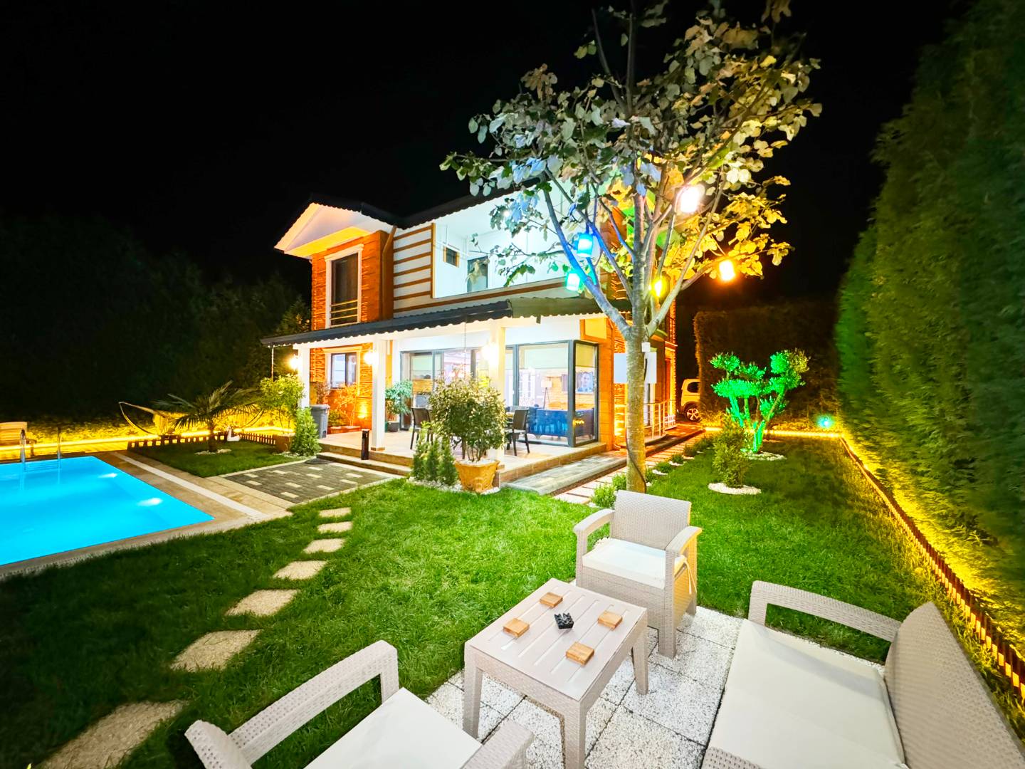 Sapanca'da Merkezi Konumda, Isıtmalı Havuzlu, 8 Kişilik Villa - Sapanca / Merkez