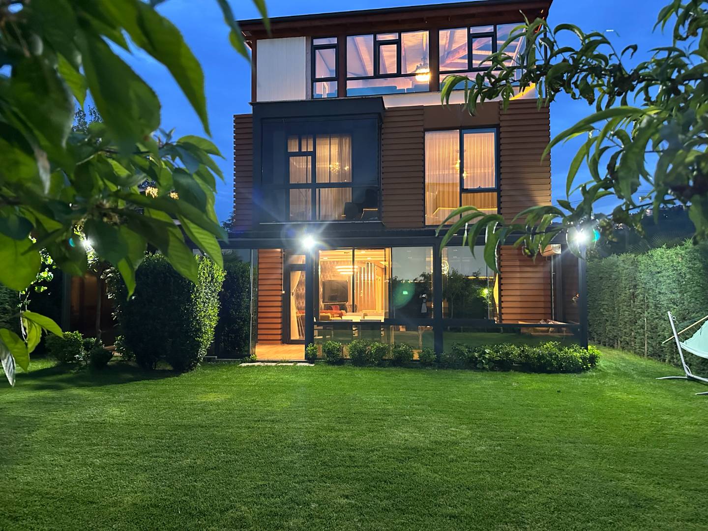 Sapanca'da Merkezi Konumda, Isıtmalı Havuzlu, Lüks Villa - Sapanca / Merkez