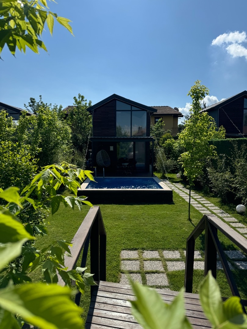 Sapanca'da Modern Tasarımlı, Isıtmalı Havuzlu, Konforlu Bungalov - Sapanca