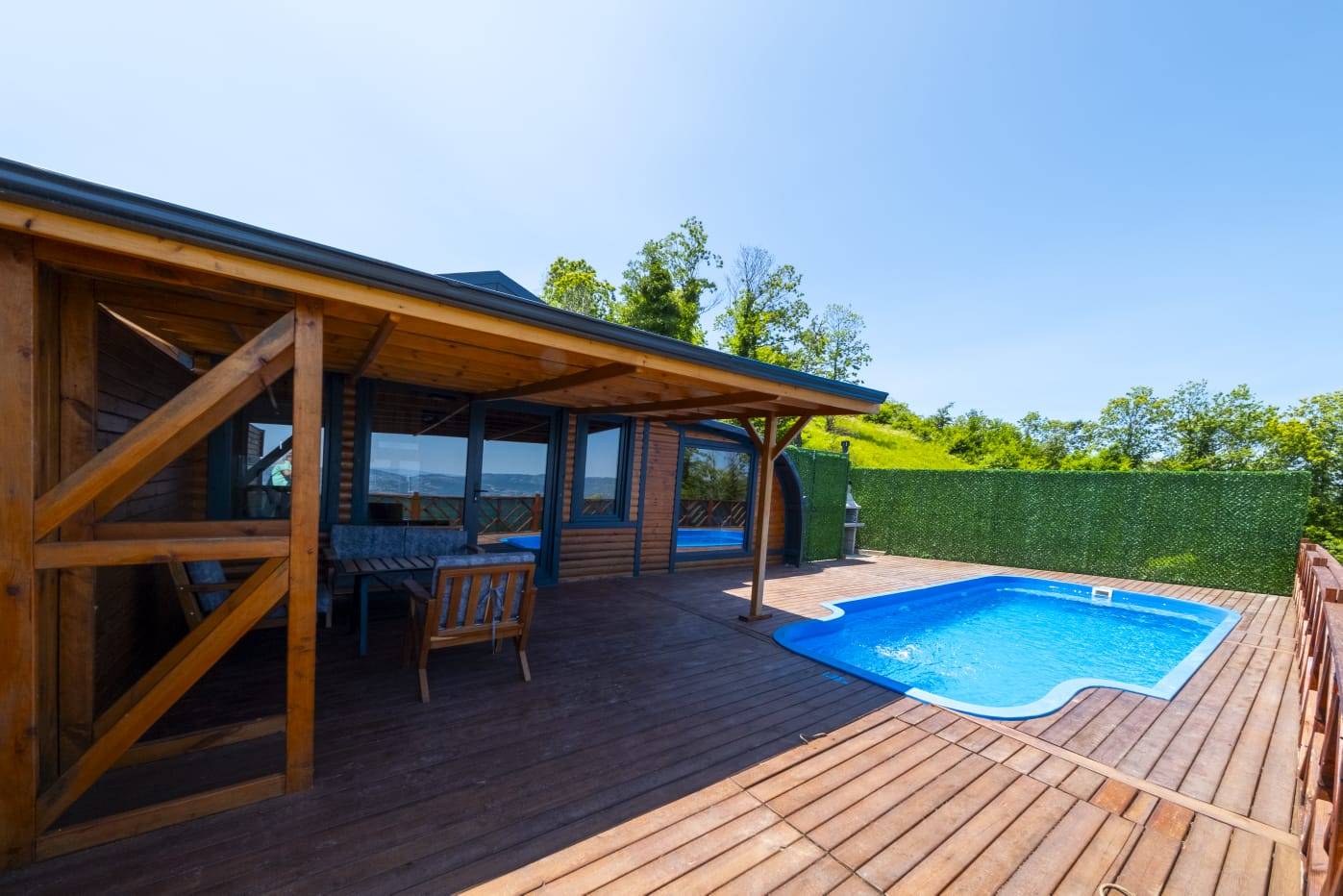 Sapanca'da Nailiye'de Muhteşem Manzaralı, Isıtmalı Havuzlu, 1+1 Villa - Sapanca / Nailiye