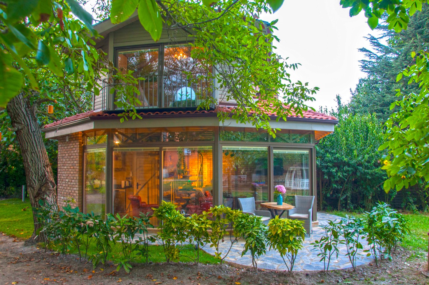 Sapanca'da Romantik Tasarıma Sahip, Geniş Bahçeli, Şömineli, Kiralık Villa fotoğraf 2