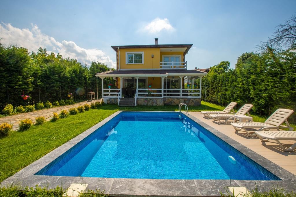Sapanca'da Yemyeşil Bahçe İçerisinde, Özel Havuzlu, Kiralık Villa - Sapanca