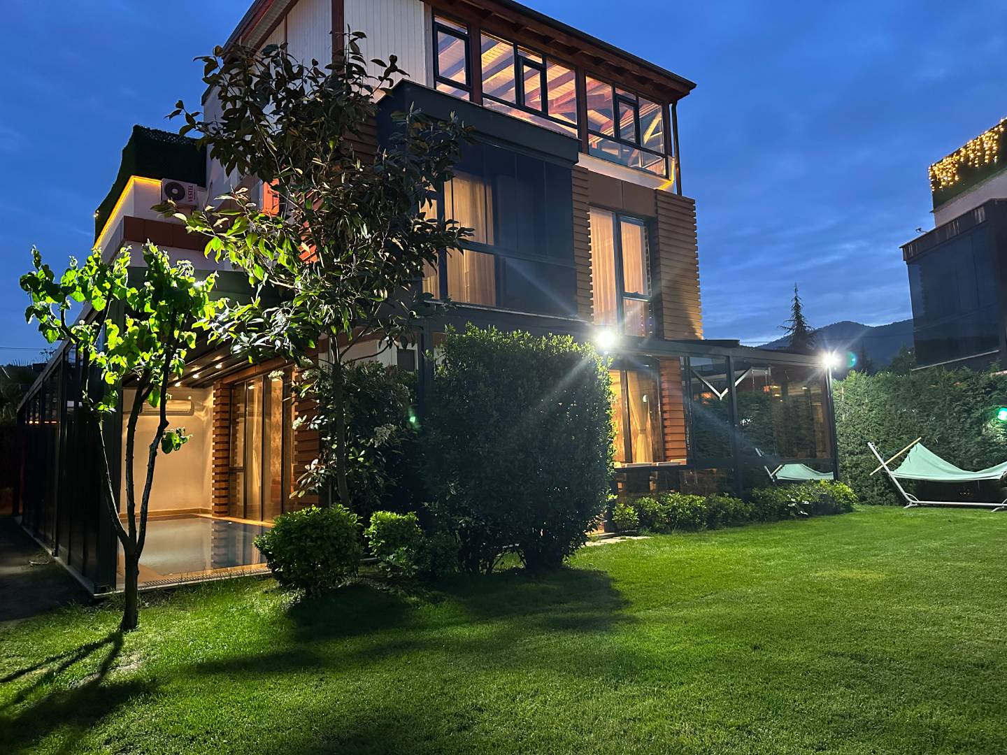 Sapanca'da Yeşillikler İçerisinde, Isıtmalı Havuzlu, Modern Villa fotoğraf 3