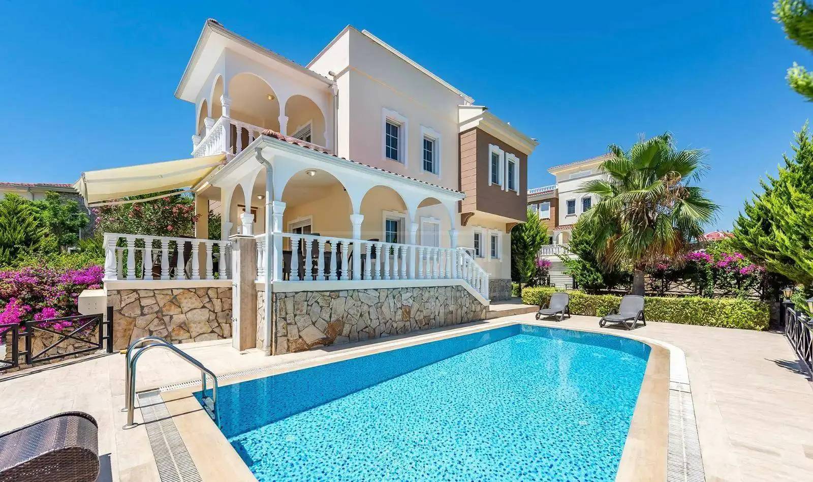 Alanya'da Kalabalık Ailelere Uygun, Özel Havuzlu, Modern Villa - Alanya