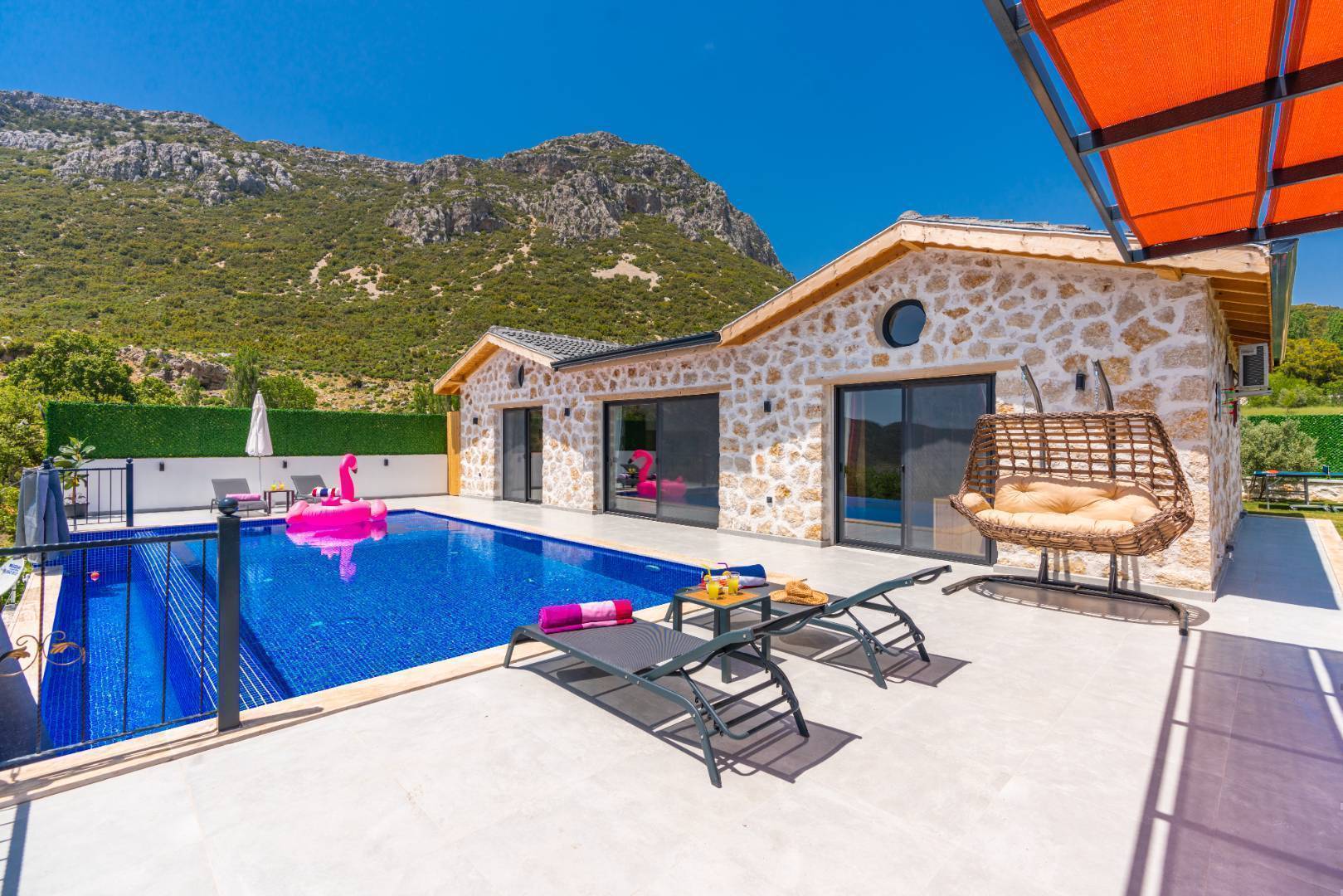 Kaş Bezirgan'da Doğa Manzaralı, Sonsuzluk Havuzlu, Jakuzili Villa - Kaş / Bezirgan