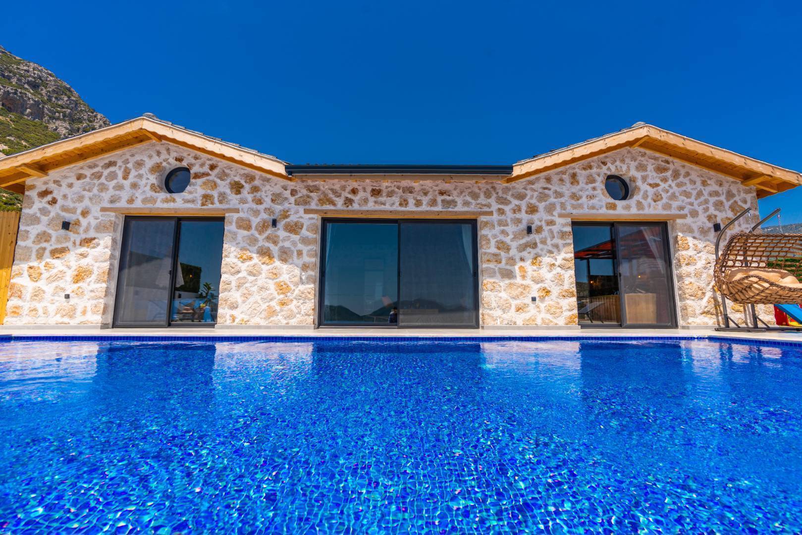 Kaş Bezirgan'da Doğa Manzaralı, Sonsuzluk Havuzlu, Jakuzili Villa fotoğraf 2