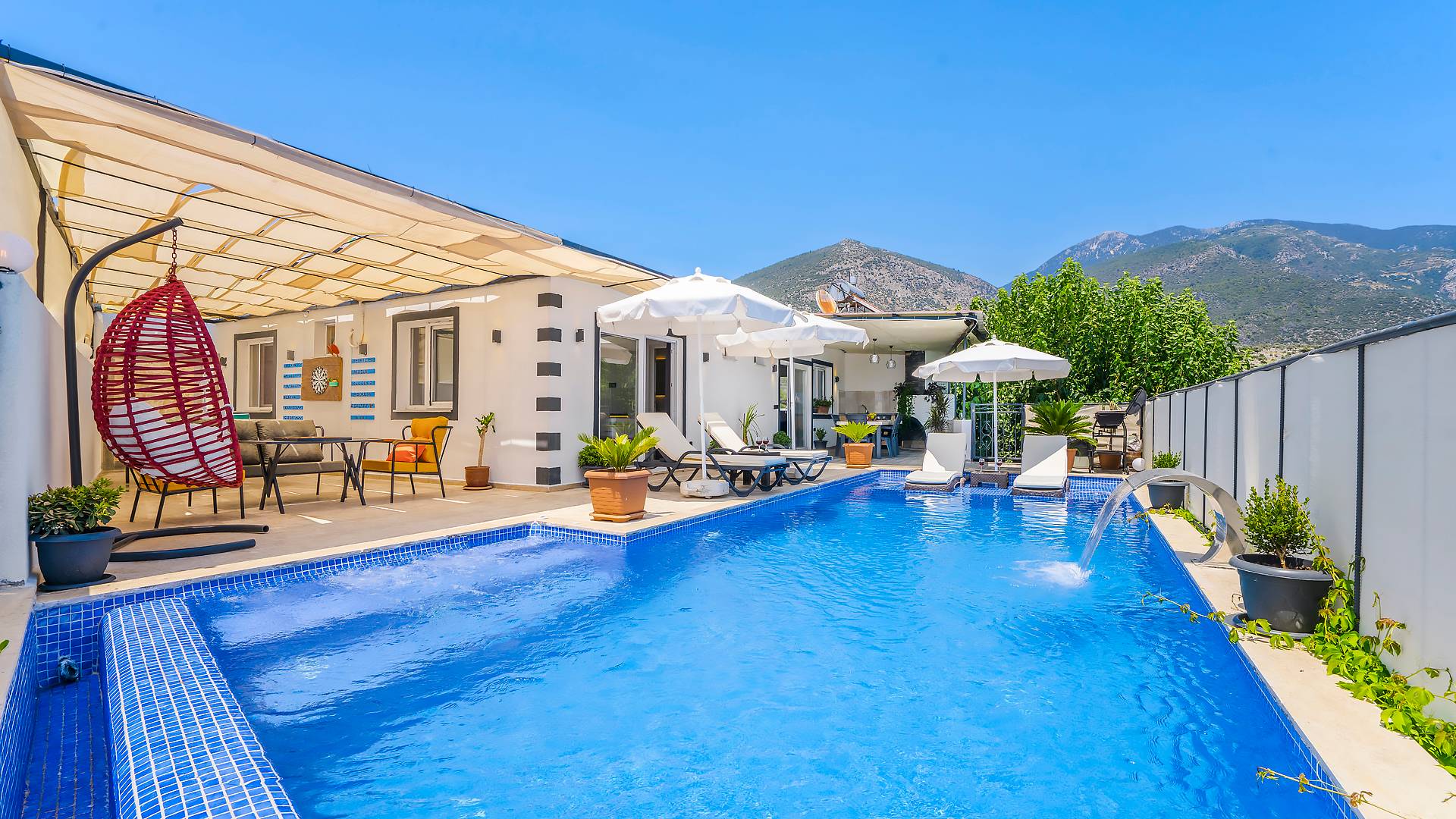 Kaş Çayköy'de Sakin Konumda, Özel Havuzlu, Jakuzili, Modern Kiralık Villa - Kaş / Çayköy