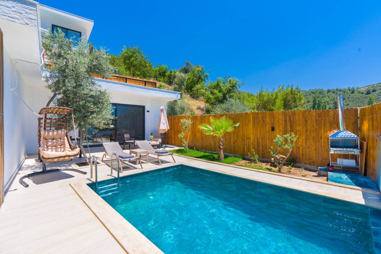 Kaş Üzümlü'de Balayı Çiftlerine Uygun, Isıtmalı Havuzlu, Şık Villa - Kaş / Üzümlü