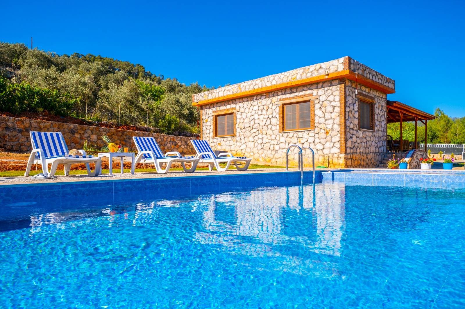 Muğla Fethiye'de Doğa İle İçiçe, Özel Havuzlu, Taş Villa - Fethiye