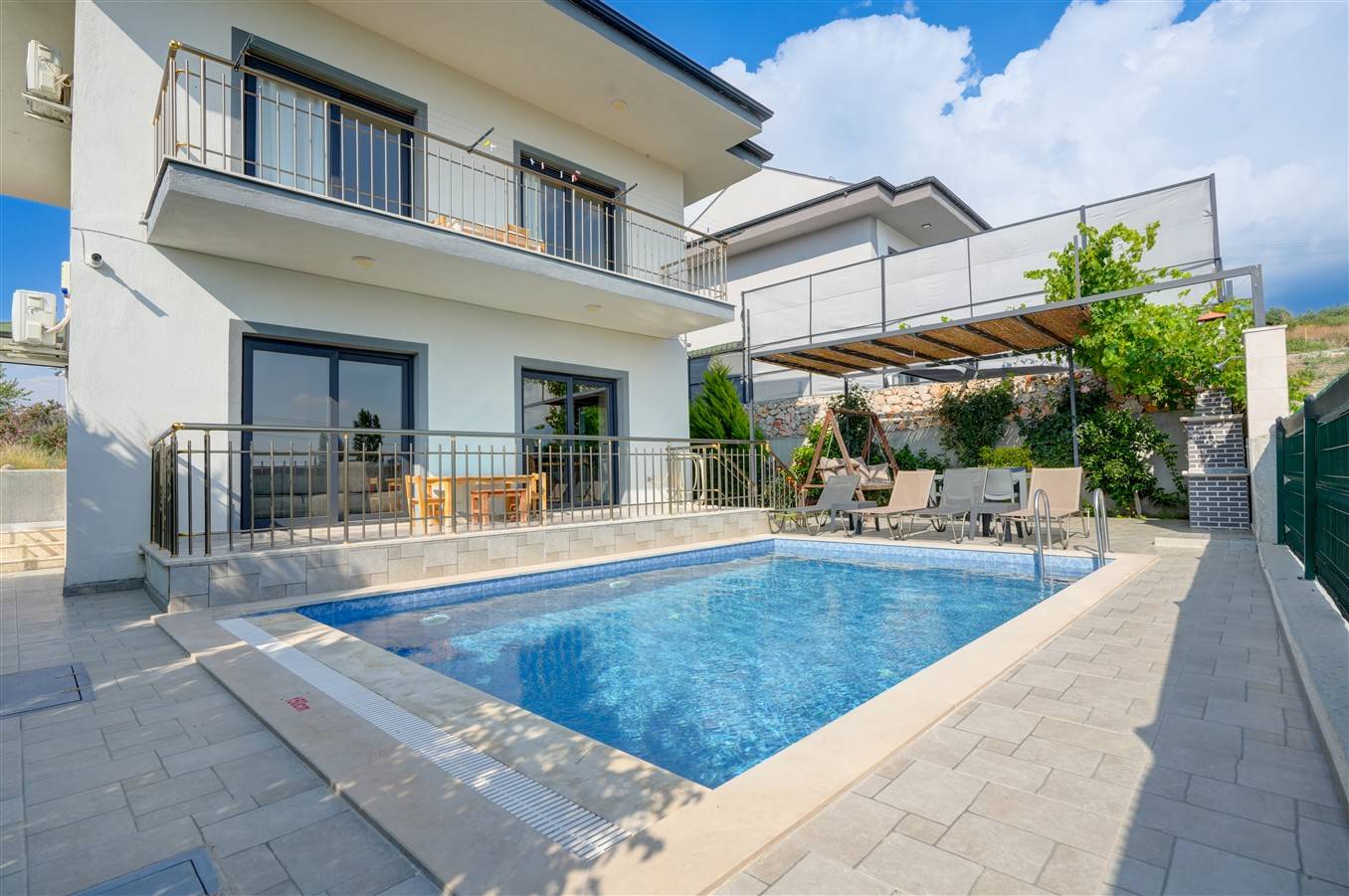 Muğla Seydikemer'de Sessiz Konumda, Özel Havuzlu, 2+1 Villa - Seydikemer