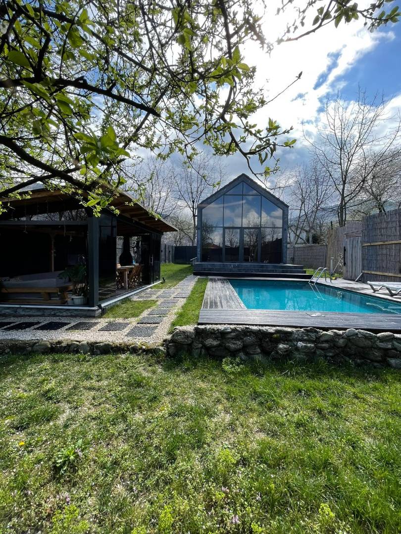 Sapanca Kırkpınar'da Merkeze Yakın, Özel Havuzlu, Kış Bahçeli Bungalov - Sapanca / Kırkpınar